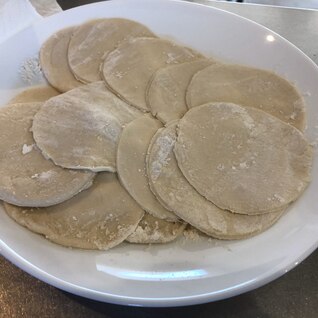 片栗粉入りもちもち餃子の皮